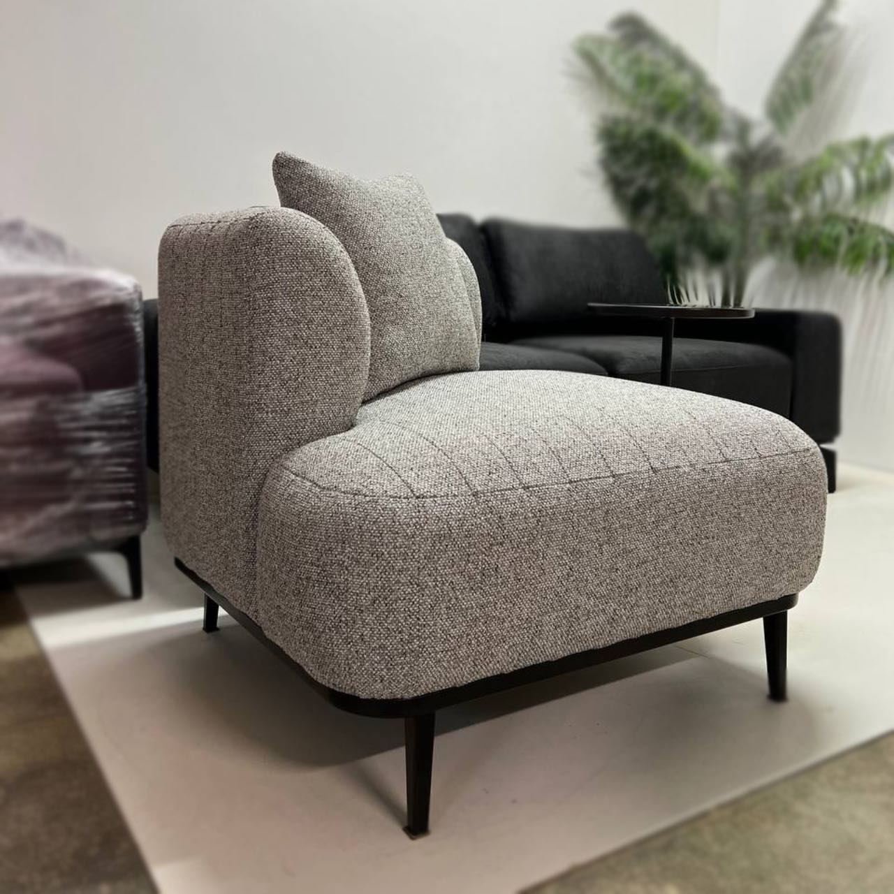 Крісло зі столиком Soft Comfort на дерев'яних ніжках